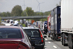 personen wagens en vrachtwagens in de file